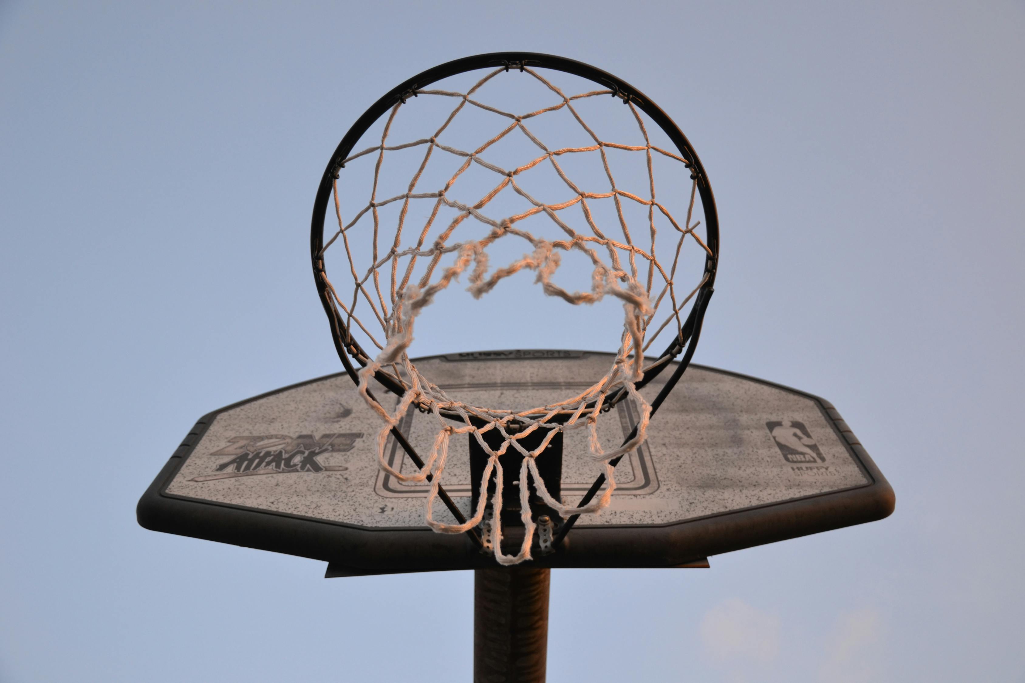 重溫籃球激情，NBA全場比賽回放，感受賽場魅力