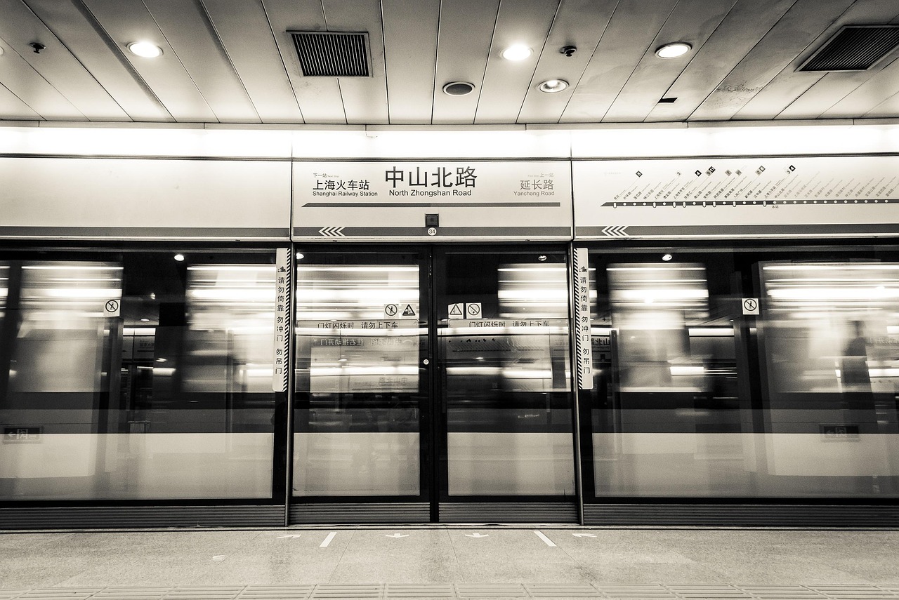 上海街頭新時(shí)尚，探索城市前沿時(shí)尚動(dòng)態(tài)